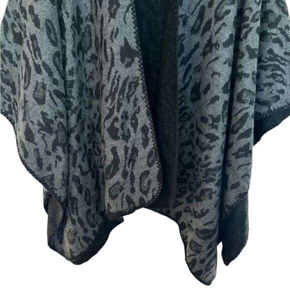 Apt. 9 Black/Gray Reversible Leopard Preppy Ruana Poncho One Size - Picture 6 of 12